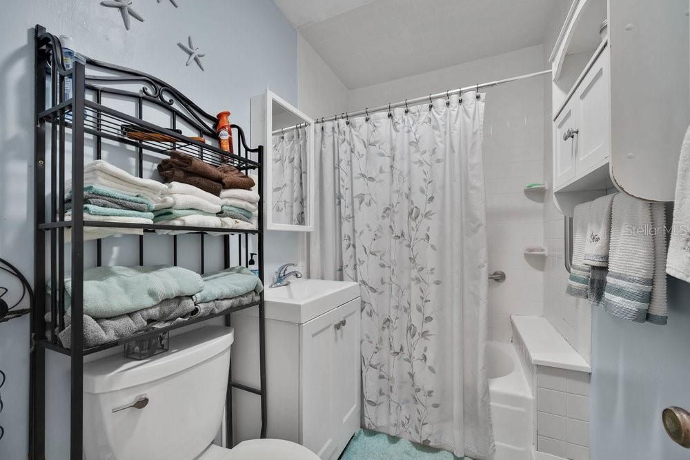 Activo con contrato: $189,500 (2 camas, 1 baños, 990 Pies cuadrados)