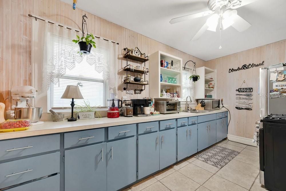 Activo con contrato: $189,500 (2 camas, 1 baños, 990 Pies cuadrados)