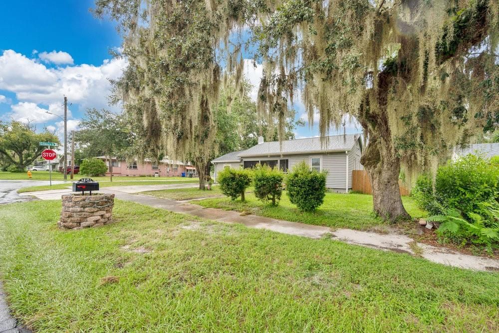 Activo con contrato: $189,500 (2 camas, 1 baños, 990 Pies cuadrados)