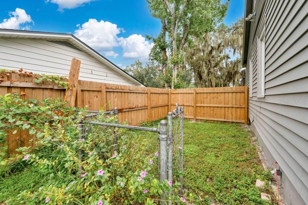 Activo con contrato: $189,500 (2 camas, 1 baños, 990 Pies cuadrados)