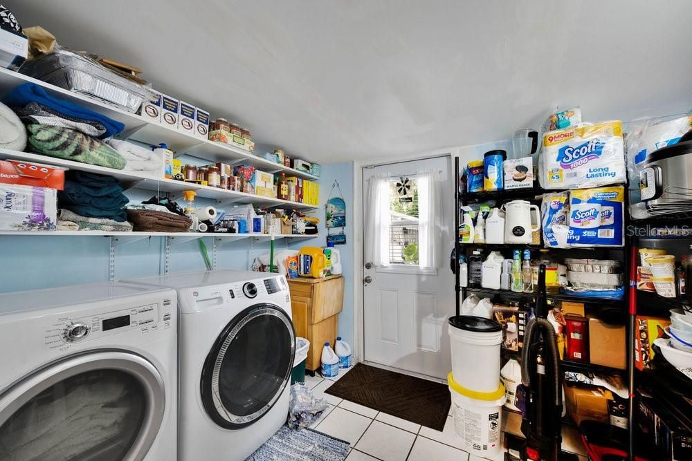 Activo con contrato: $189,500 (2 camas, 1 baños, 990 Pies cuadrados)