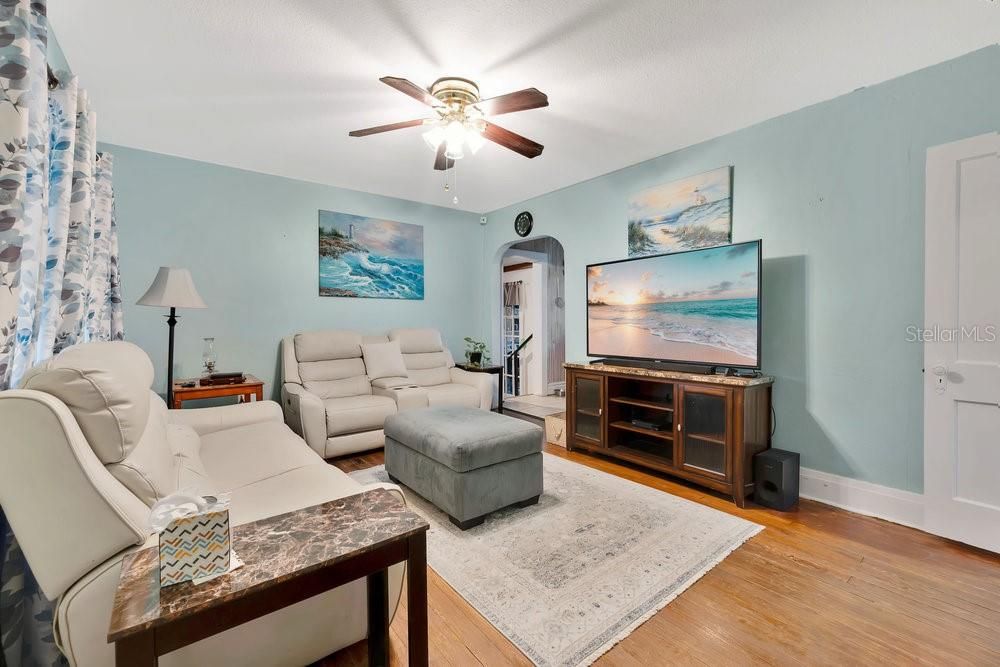 Activo con contrato: $189,500 (2 camas, 1 baños, 990 Pies cuadrados)