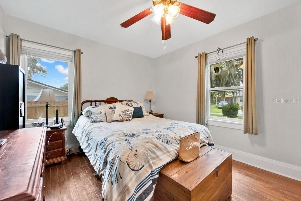 Activo con contrato: $189,500 (2 camas, 1 baños, 990 Pies cuadrados)