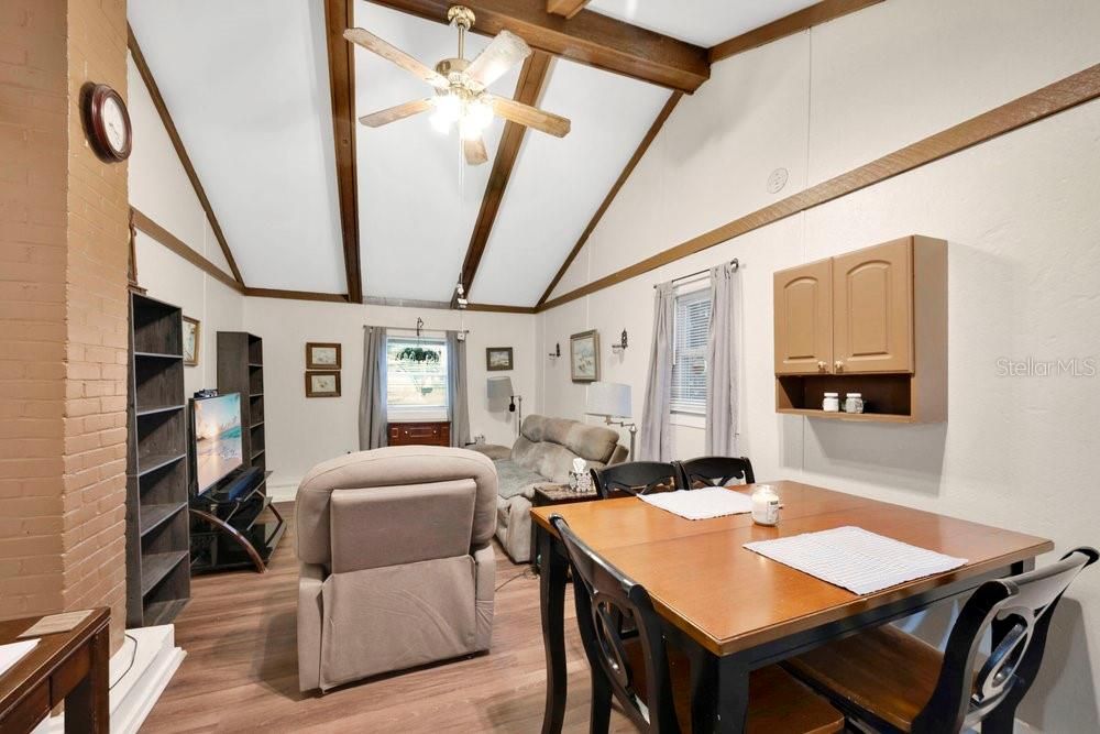 Activo con contrato: $189,500 (2 camas, 1 baños, 990 Pies cuadrados)