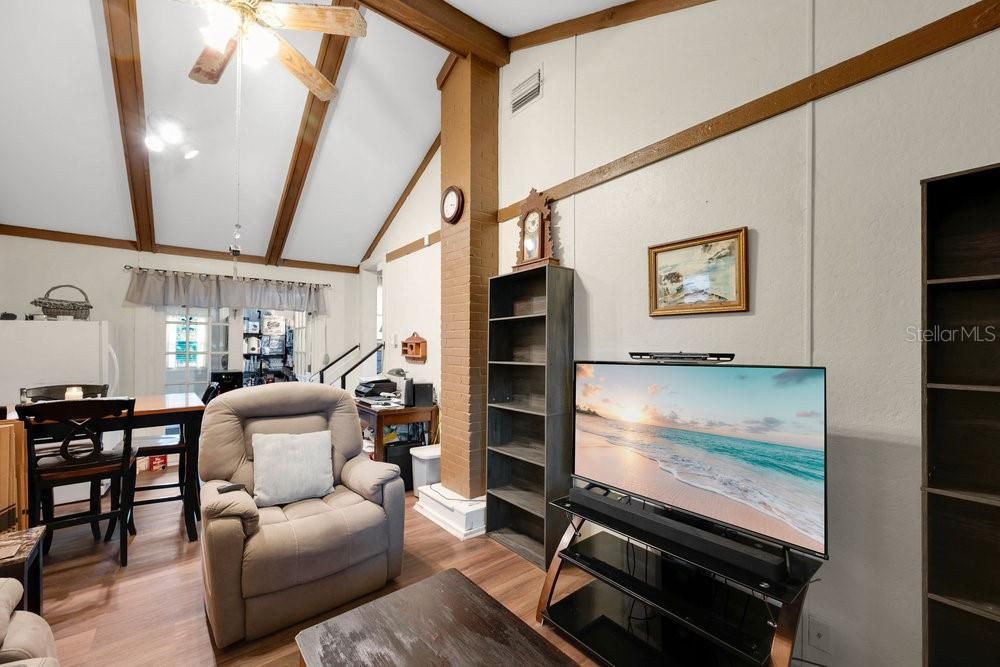 Activo con contrato: $189,500 (2 camas, 1 baños, 990 Pies cuadrados)