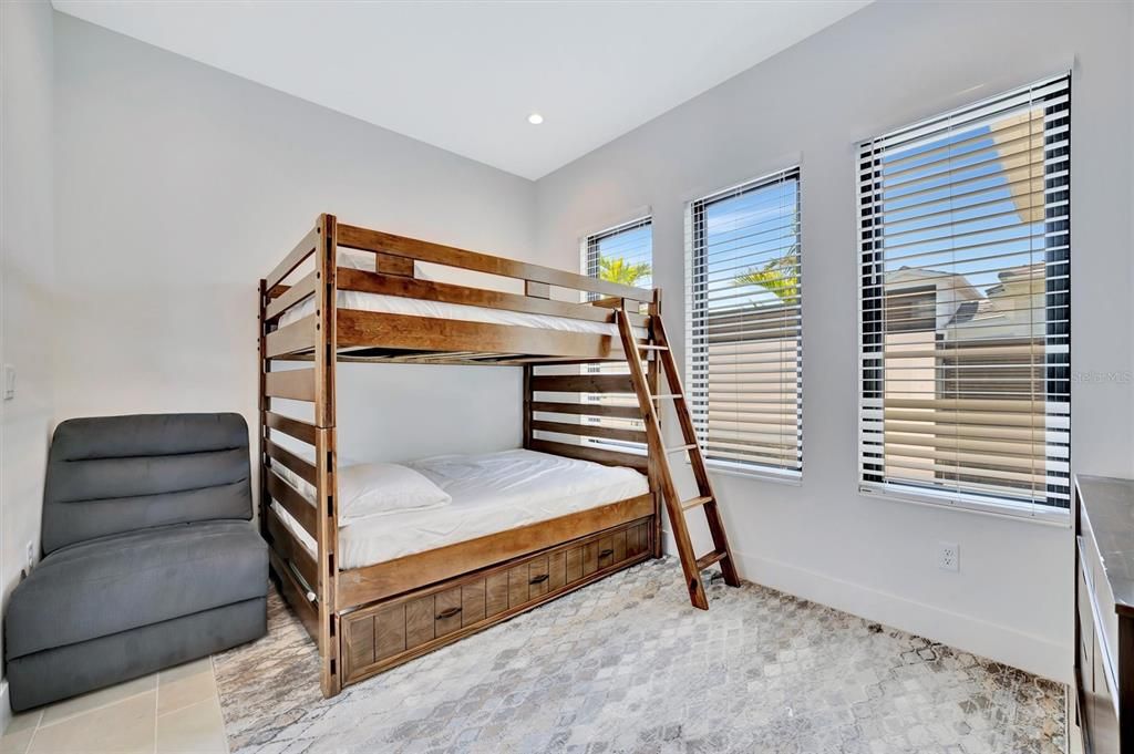 En Renta: $6,500 (3 camas, 2 baños, 2354 Pies cuadrados)