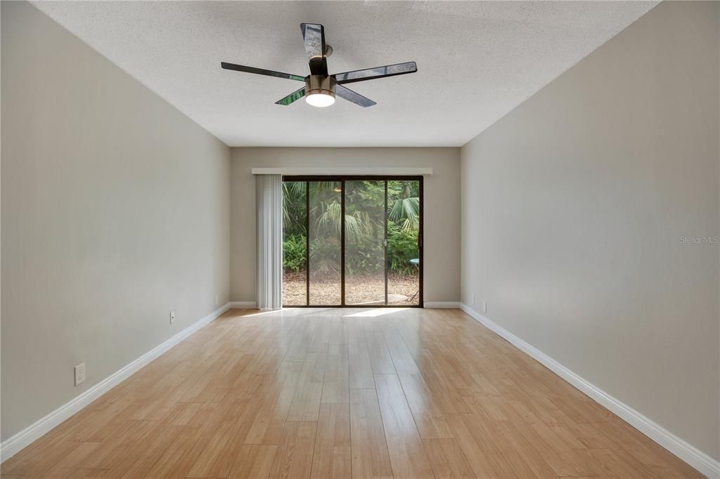 На продажу: $174,900 (2 спален, 2 ванн, 972 Квадратных фут)