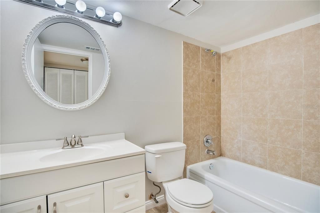 На продажу: $174,900 (2 спален, 2 ванн, 972 Квадратных фут)