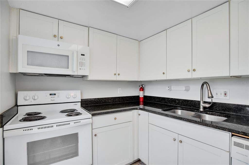 На продажу: $174,900 (2 спален, 2 ванн, 972 Квадратных фут)