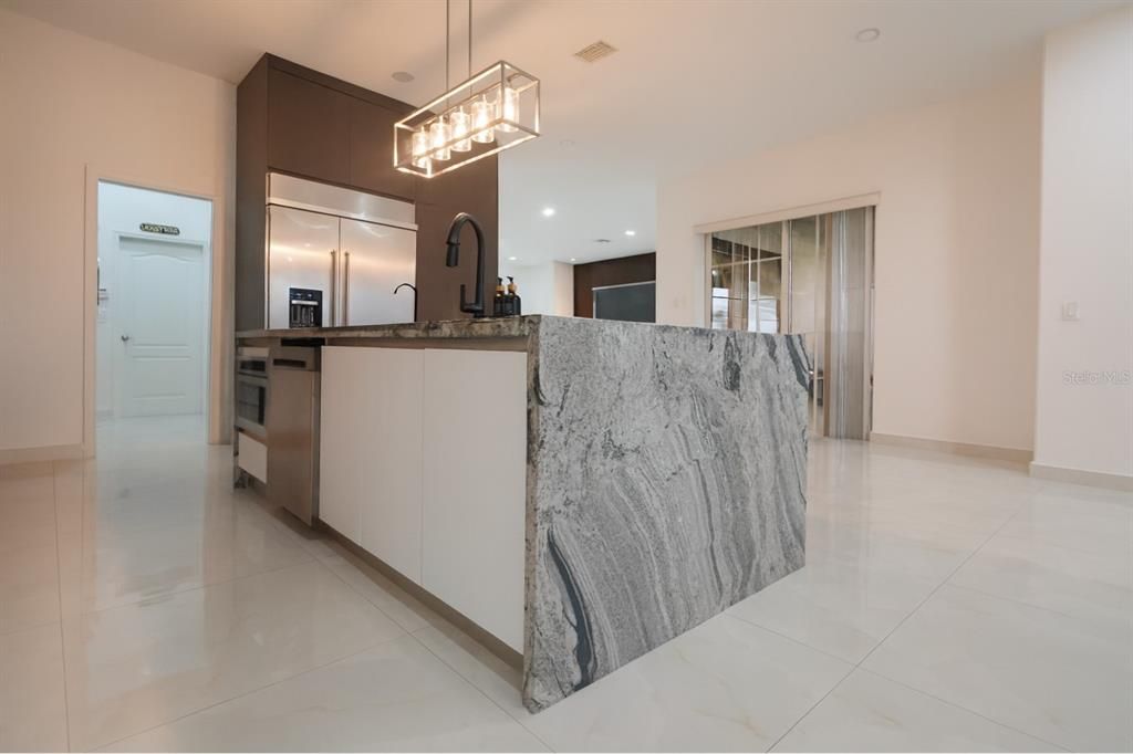 待售: $699,995 (3 贝兹, 2 浴室, 2196 平方英尺)