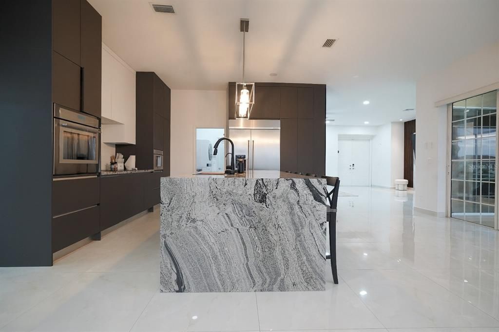 待售: $699,995 (3 贝兹, 2 浴室, 2196 平方英尺)