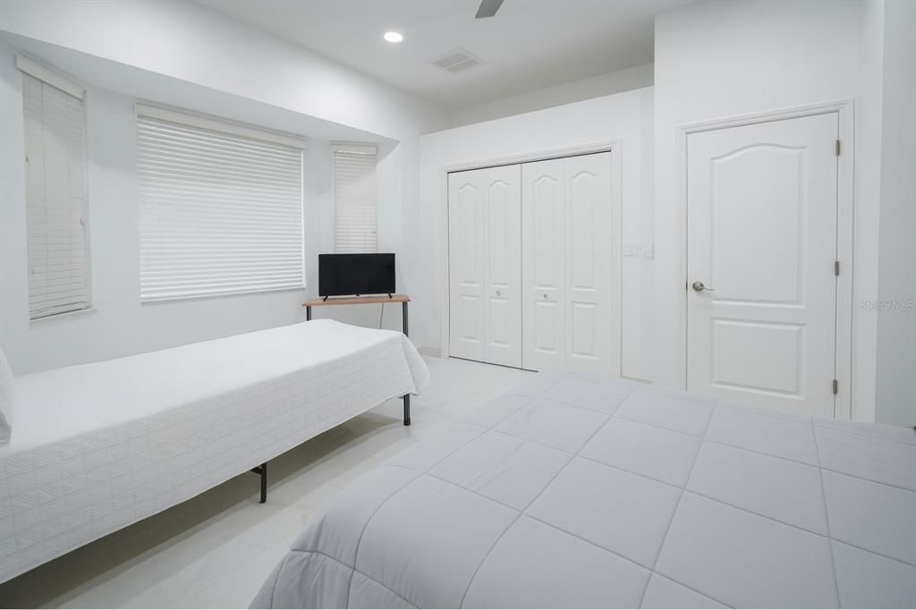 待售: $699,995 (3 贝兹, 2 浴室, 2196 平方英尺)