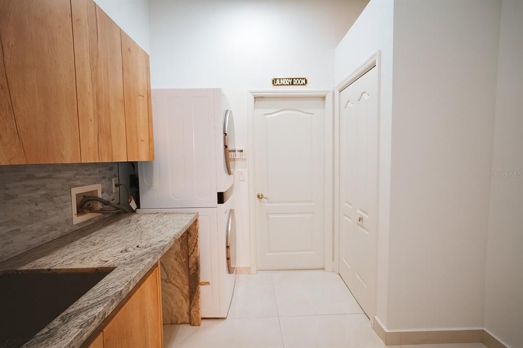 待售: $699,995 (3 贝兹, 2 浴室, 2196 平方英尺)