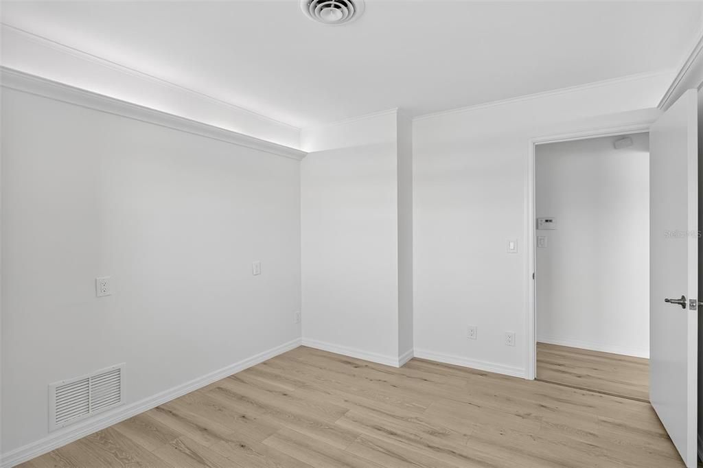 Под контрактом: $549,999 (3 спален, 2 ванн, 1923 Квадратных фут)