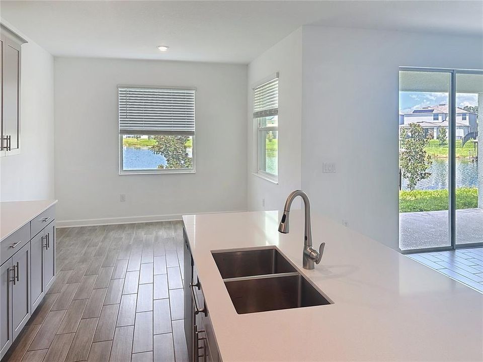 Под контрактом: $625,000 (6 спален, 4 ванн, 3855 Квадратных фут)