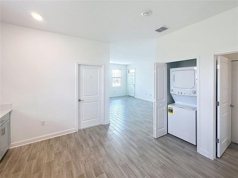 Под контрактом: $625,000 (6 спален, 4 ванн, 3855 Квадратных фут)