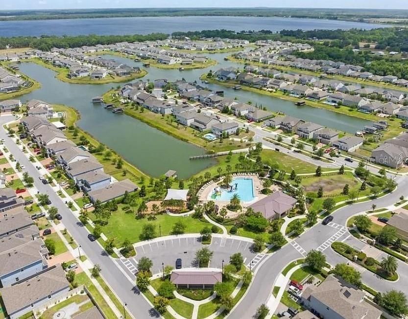 Под контрактом: $625,000 (6 спален, 4 ванн, 3855 Квадратных фут)