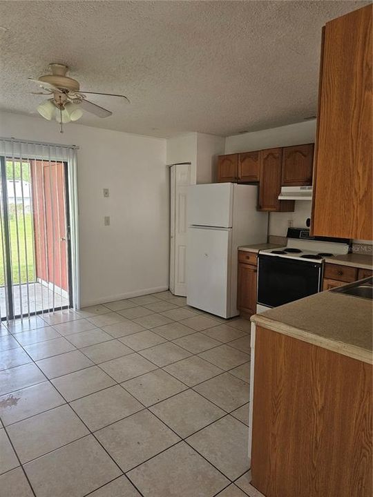 待售: $385,000 (4 贝兹, 0 浴室, 1899 平方英尺)