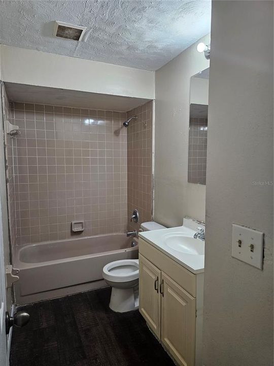 待售: $385,000 (4 贝兹, 0 浴室, 1899 平方英尺)