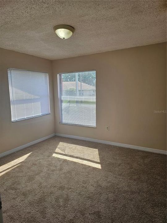 待售: $385,000 (4 贝兹, 0 浴室, 1899 平方英尺)