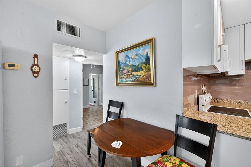 待售: $89,500 (2 贝兹, 1 浴室, 720 平方英尺)