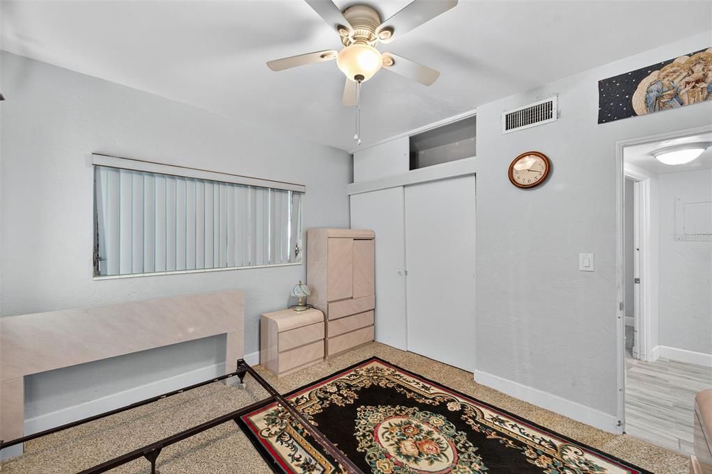 待售: $89,500 (2 贝兹, 1 浴室, 720 平方英尺)