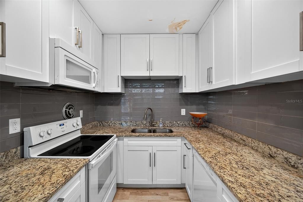 待售: $89,500 (2 贝兹, 1 浴室, 720 平方英尺)