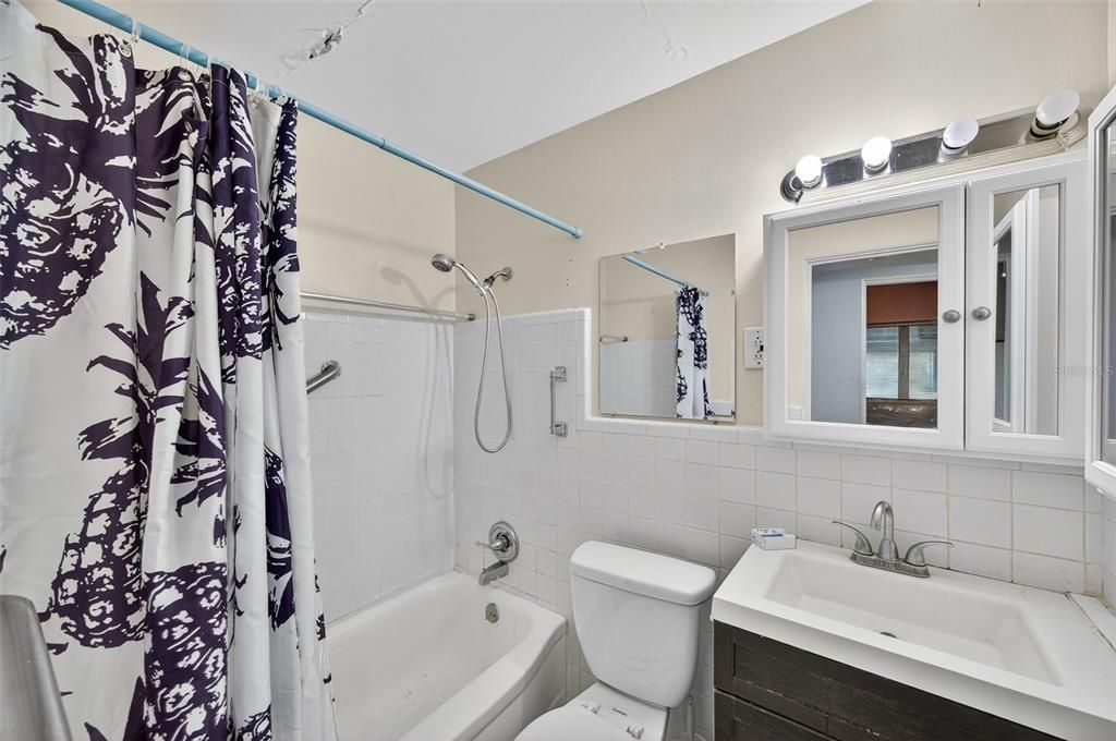 待售: $89,500 (2 贝兹, 1 浴室, 720 平方英尺)