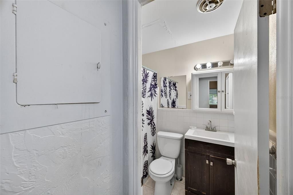 待售: $89,500 (2 贝兹, 1 浴室, 720 平方英尺)