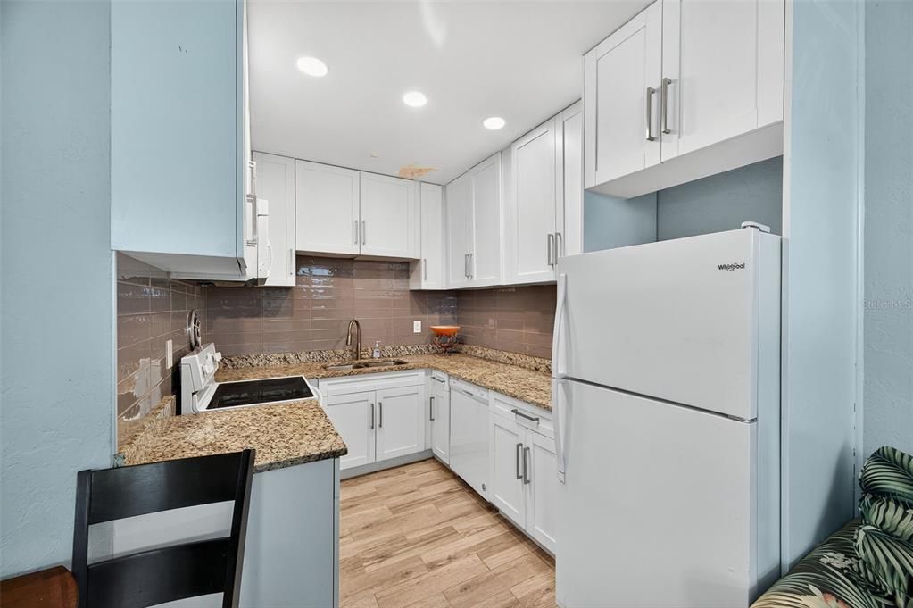 待售: $89,500 (2 贝兹, 1 浴室, 720 平方英尺)