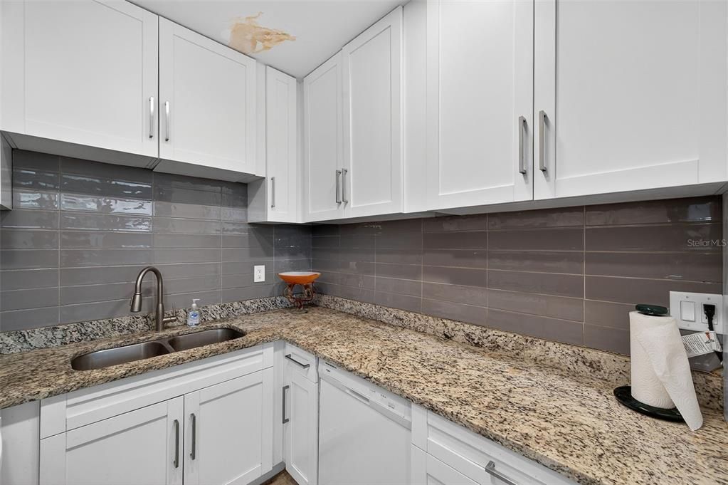 待售: $89,500 (2 贝兹, 1 浴室, 720 平方英尺)