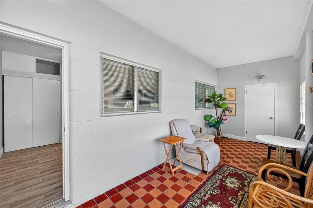 待售: $89,500 (2 贝兹, 1 浴室, 720 平方英尺)