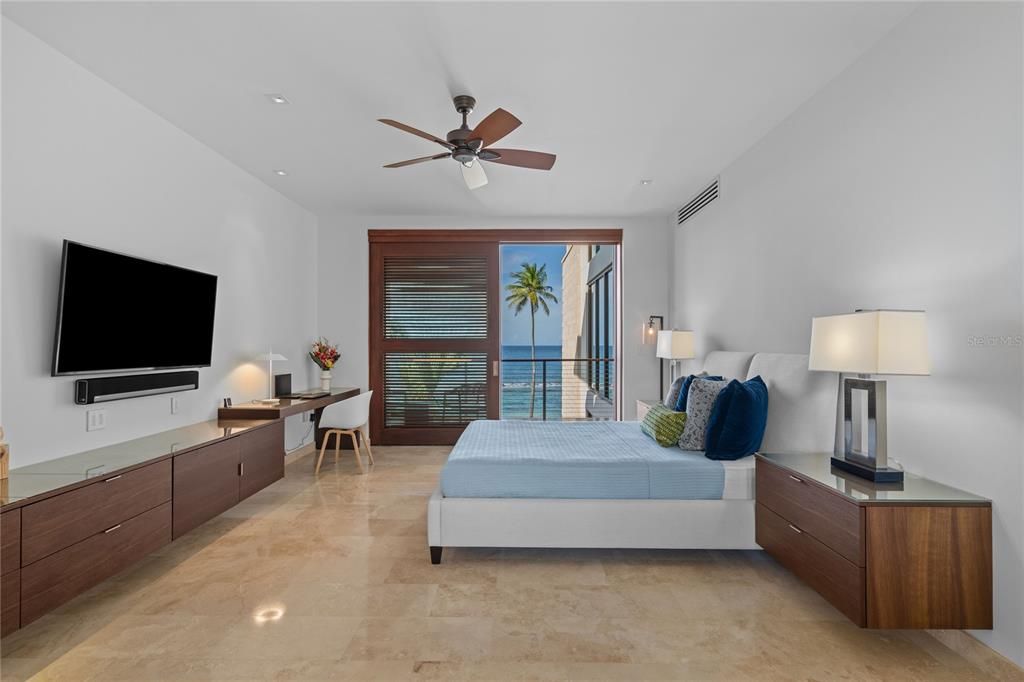 На продажу: $10,495,000 (3 спален, 3 ванн, 3468 Квадратных фут)