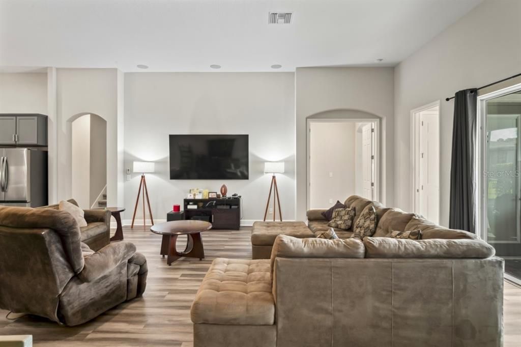 For Sale: $1,300,000 (6 beds, 5 baths, 4672 Square Feet)