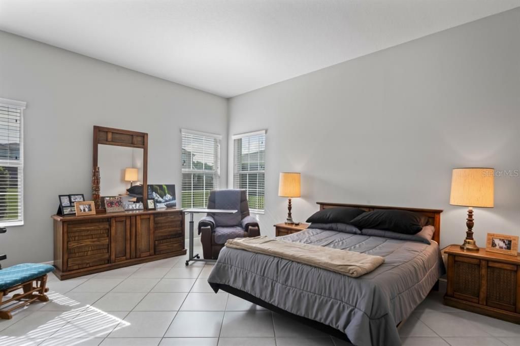 For Sale: $1,300,000 (6 beds, 5 baths, 4672 Square Feet)