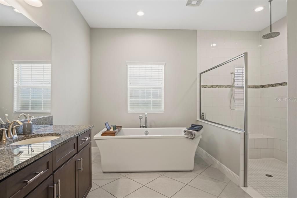 For Sale: $1,300,000 (6 beds, 5 baths, 4672 Square Feet)