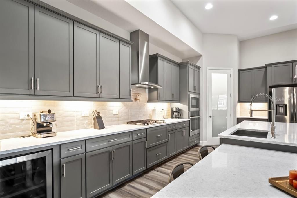 For Sale: $1,300,000 (6 beds, 5 baths, 4672 Square Feet)