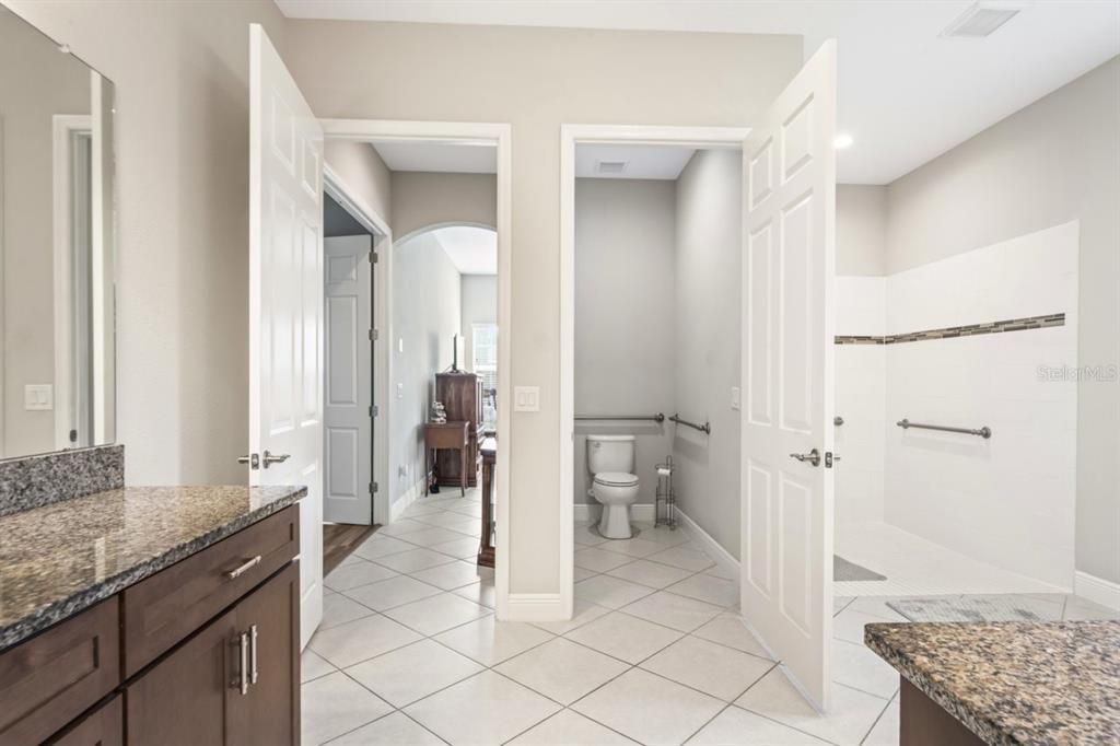 For Sale: $1,300,000 (6 beds, 5 baths, 4672 Square Feet)