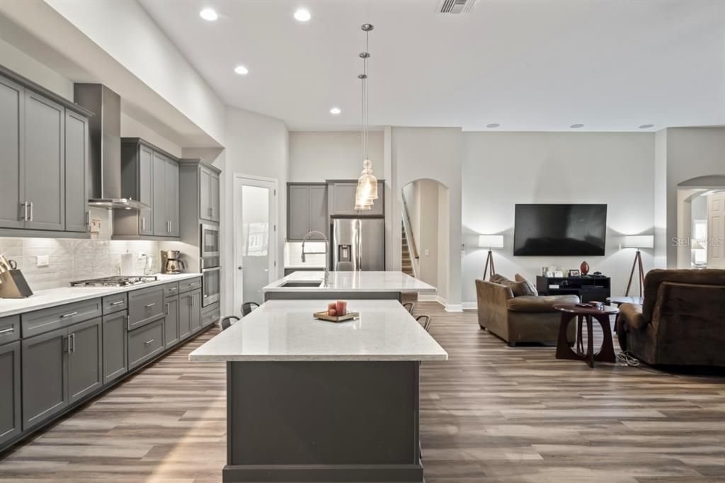 For Sale: $1,300,000 (6 beds, 5 baths, 4672 Square Feet)