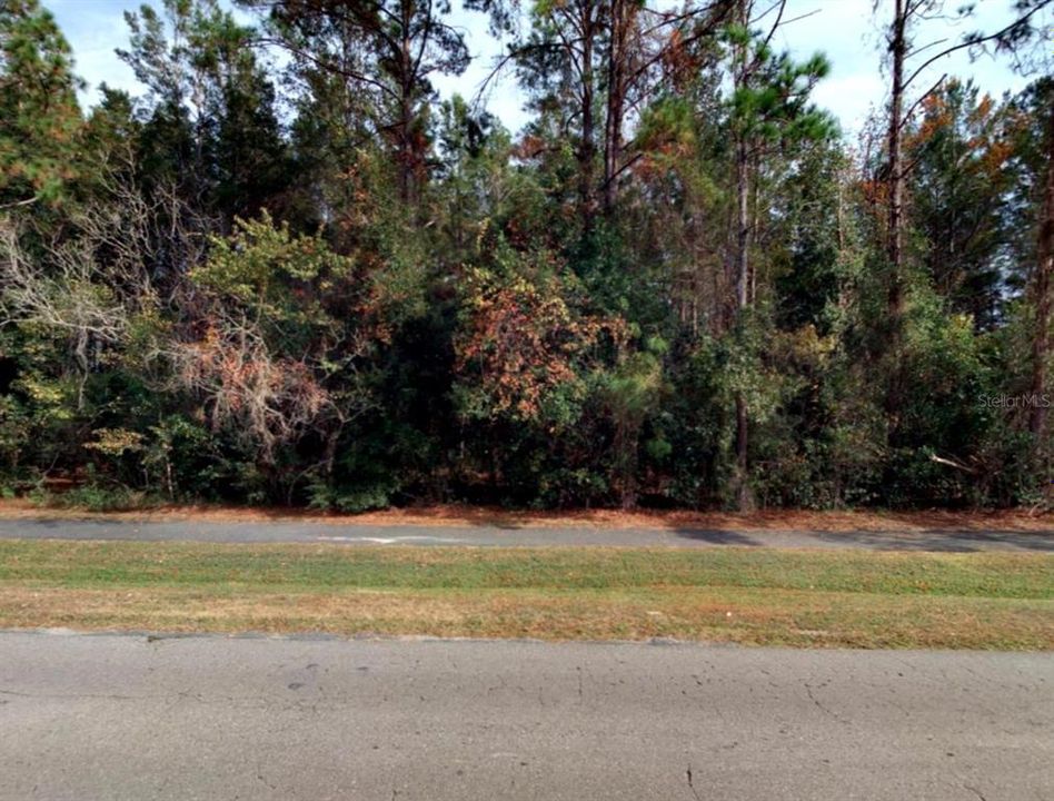 待售: $1,495,000 (7.56 acres)