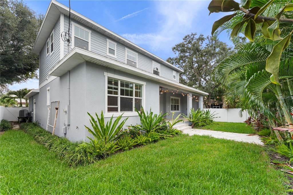 Под контрактом: $1,359,000 (4 спален, 4 ванн, 3567 Квадратных фут)