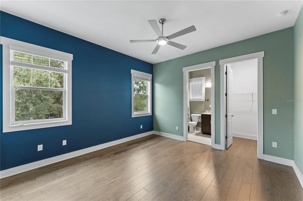 Под контрактом: $1,359,000 (4 спален, 4 ванн, 3567 Квадратных фут)