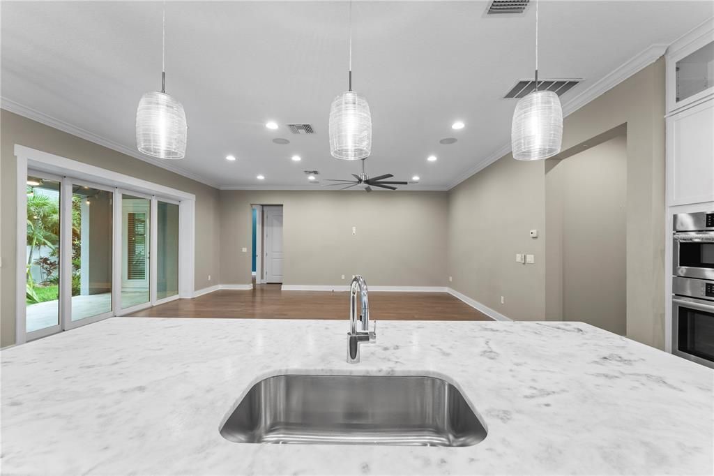 Под контрактом: $1,359,000 (4 спален, 4 ванн, 3567 Квадратных фут)