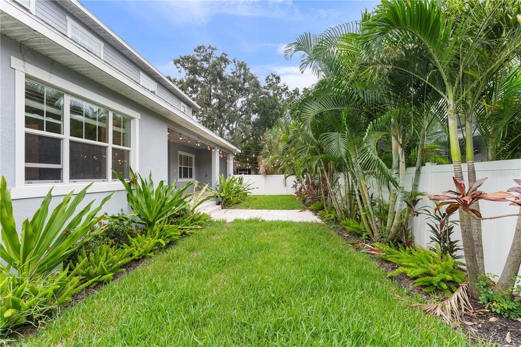 Под контрактом: $1,359,000 (4 спален, 4 ванн, 3567 Квадратных фут)