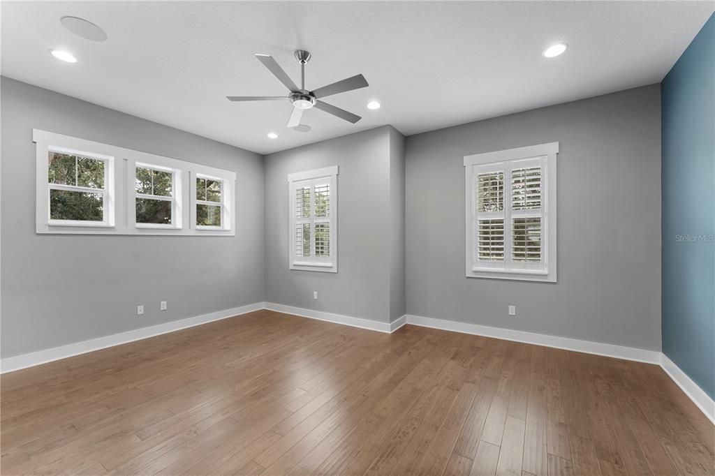 Под контрактом: $1,359,000 (4 спален, 4 ванн, 3567 Квадратных фут)