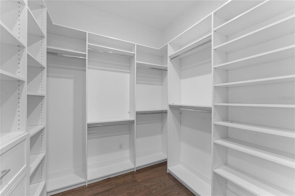 Под контрактом: $1,359,000 (4 спален, 4 ванн, 3567 Квадратных фут)