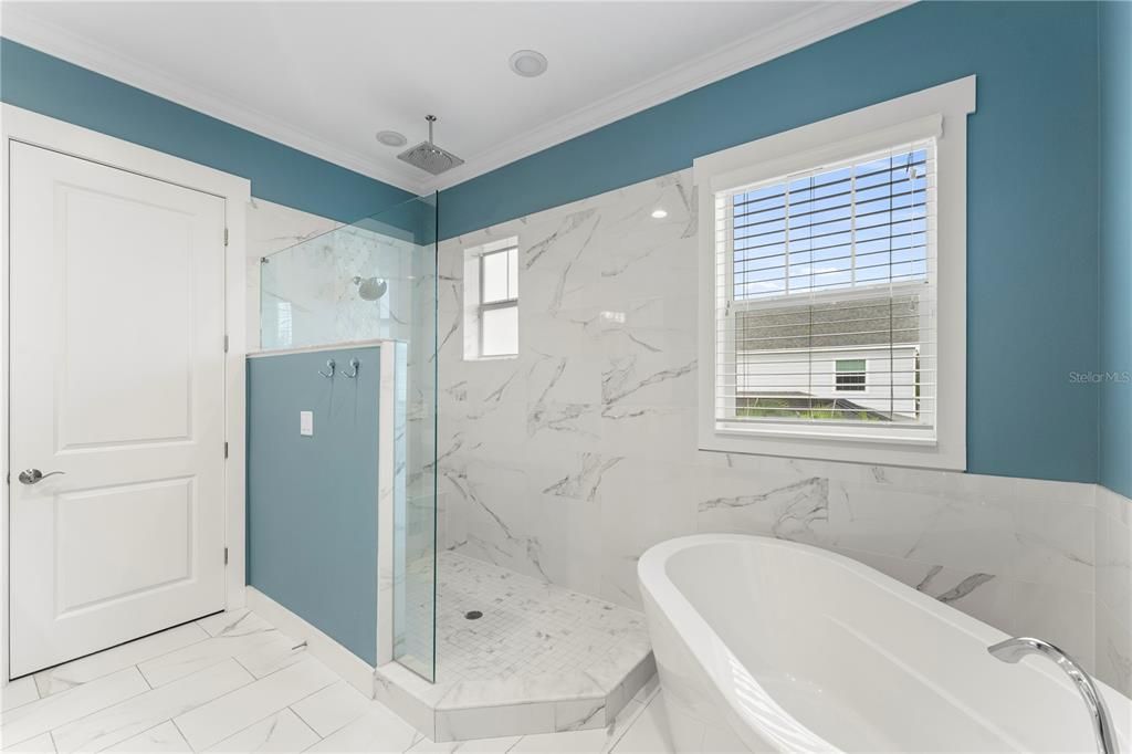 Под контрактом: $1,359,000 (4 спален, 4 ванн, 3567 Квадратных фут)