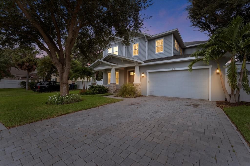 Под контрактом: $1,359,000 (4 спален, 4 ванн, 3567 Квадратных фут)