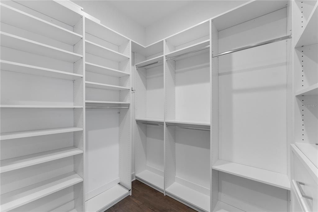 Под контрактом: $1,359,000 (4 спален, 4 ванн, 3567 Квадратных фут)