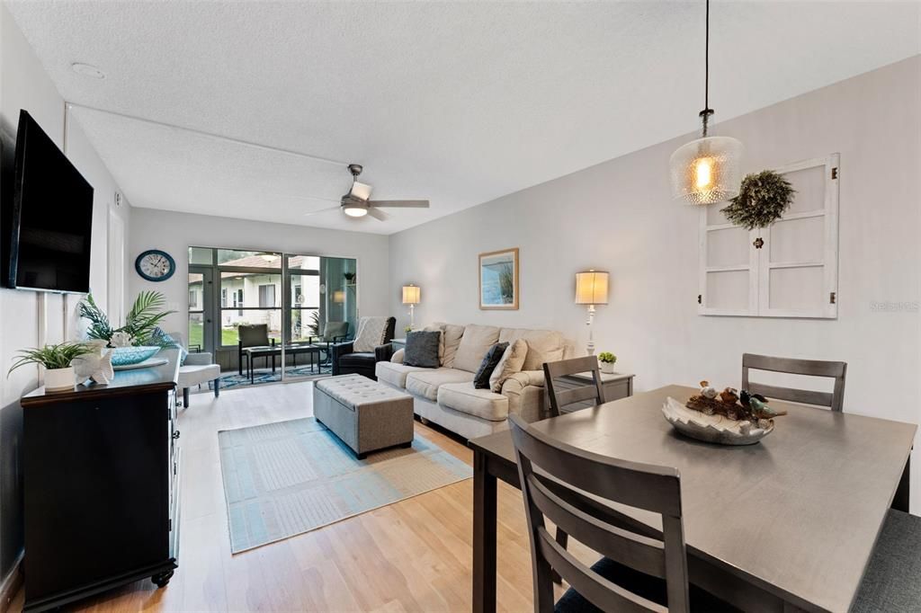 For Sale: $159,900 (2 beds, 2 baths, 866 Square Feet)